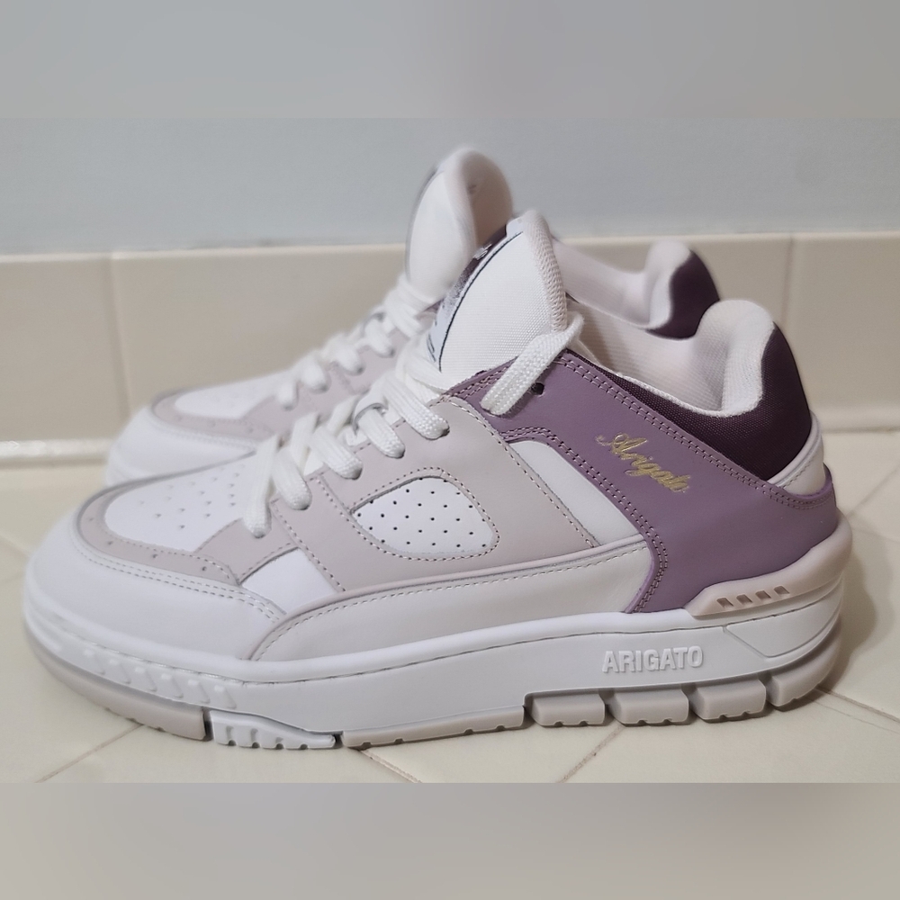 Area Lo Sneaker Women's Size 7.5 /EU 38